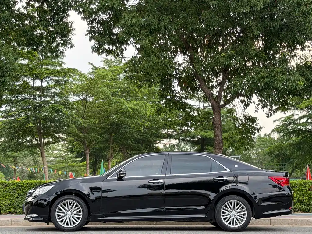 Toyota Crown — миниатюра 7