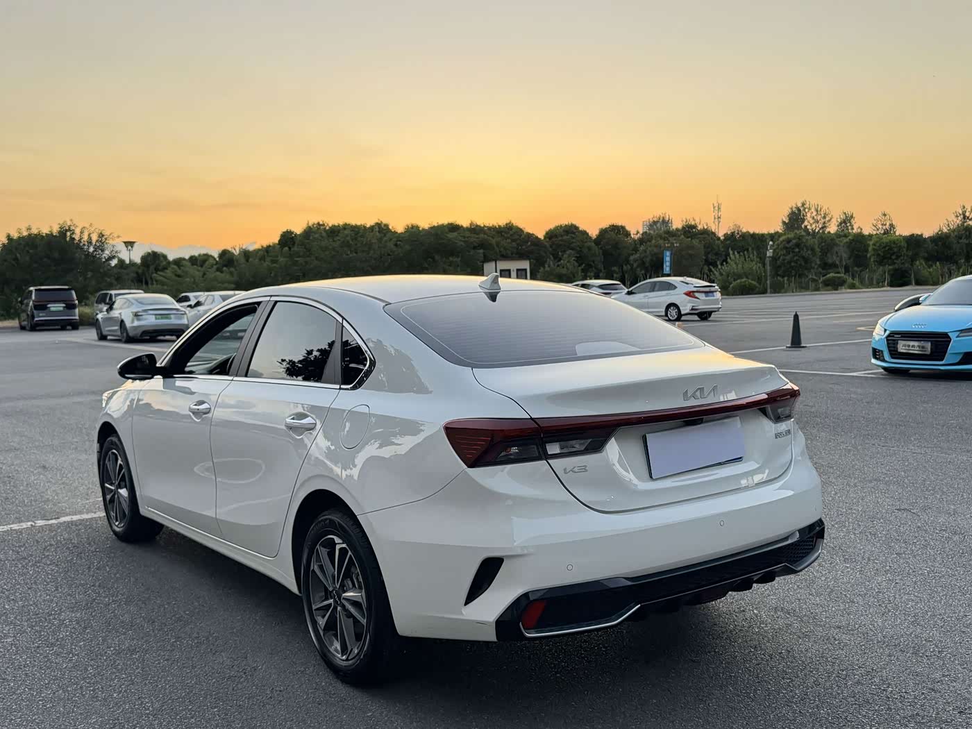 Kia K3 1.5 л 2024 г. Белый, пробег 43000 км