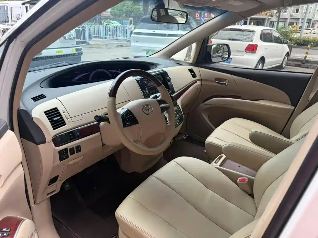 Toyota Previa — миниатюра 2