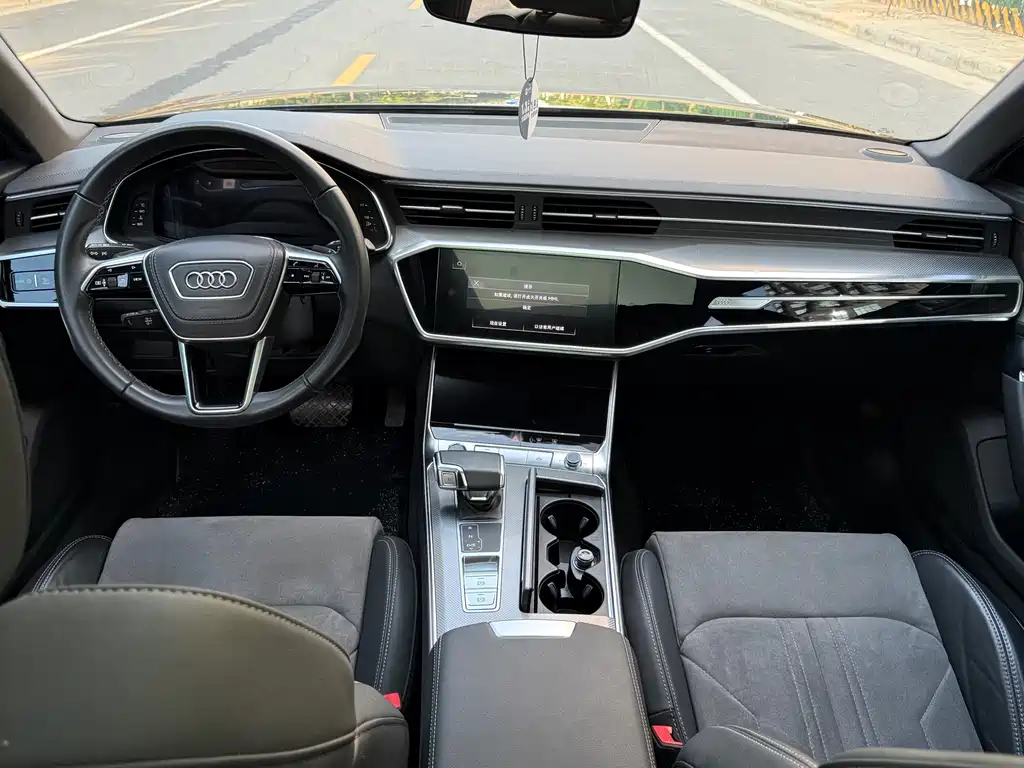 Audi A6L 2023 40 TFSI Luxury