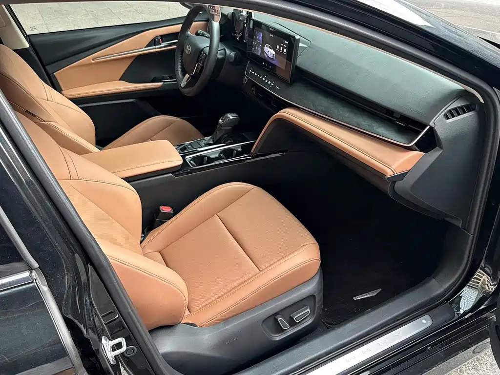 Toyota Camry — миниатюра 8