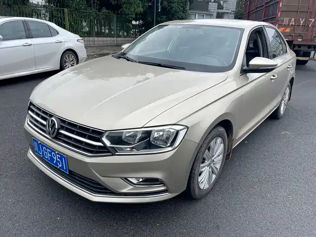 VOLKSWAGEN BORA 2017