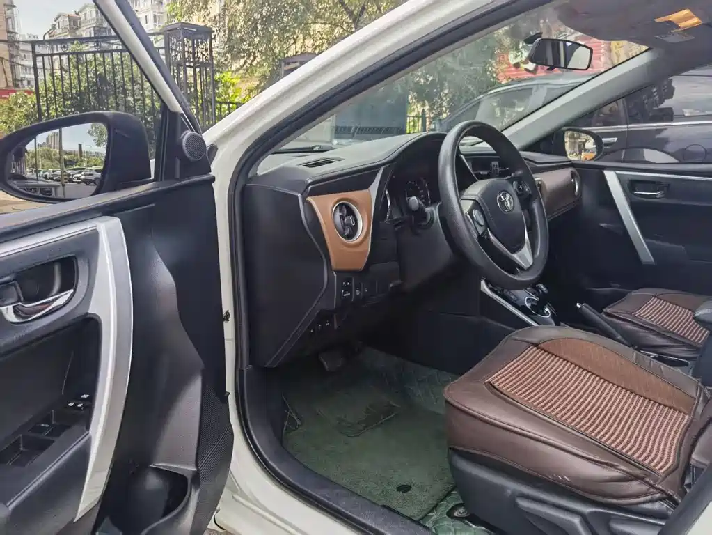 Toyota Corolla Hybrid — миниатюра 8