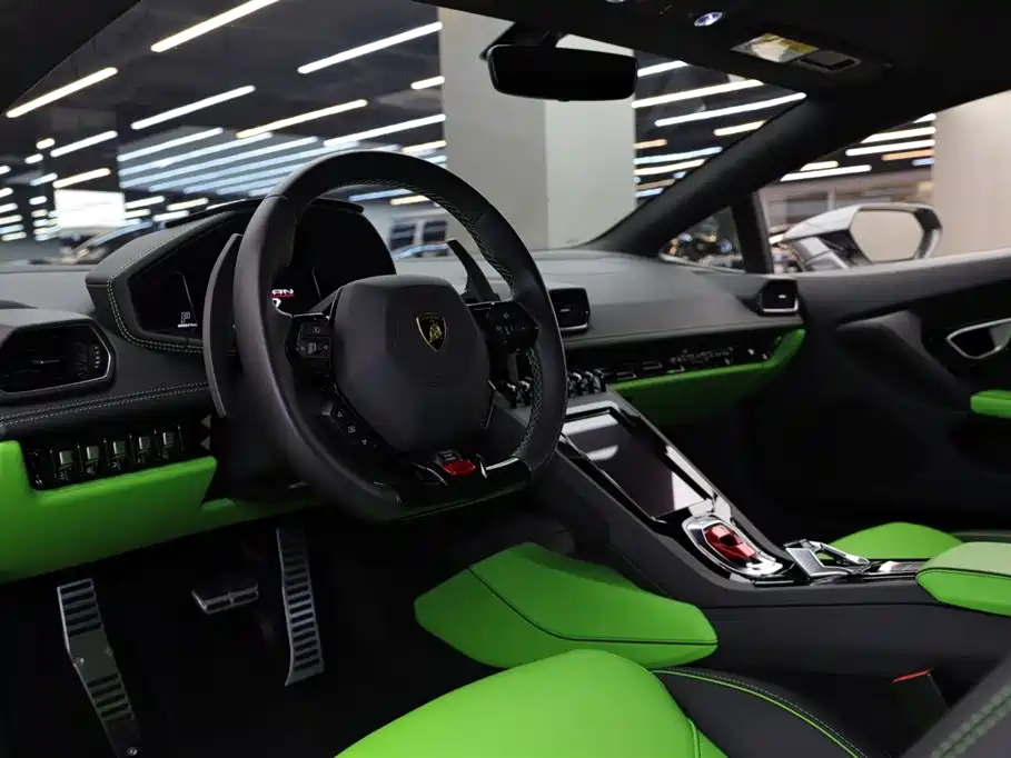 LAMBORGHINI HURACÁN