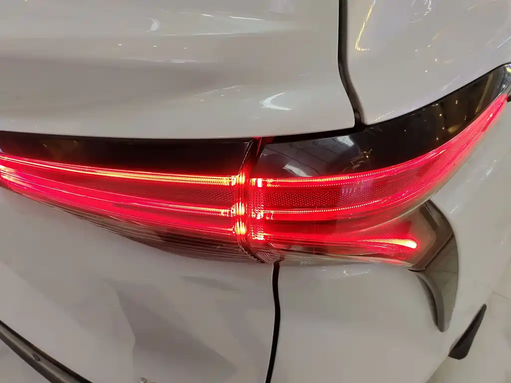 Toyota Sienna — миниатюра 19