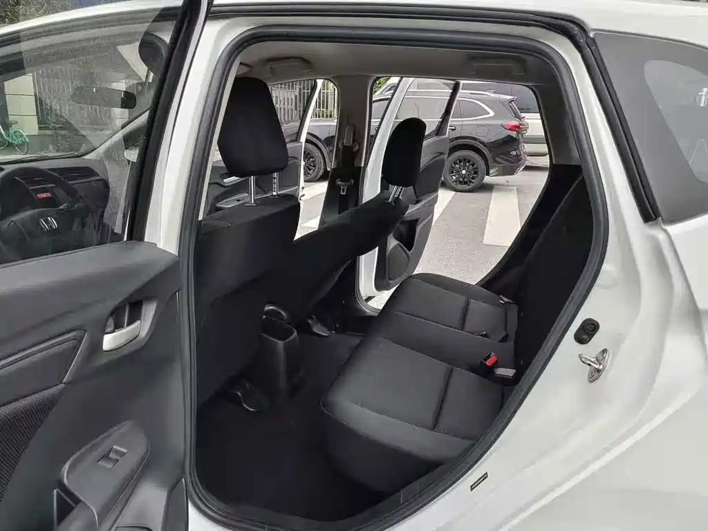 Honda Fit — миниатюра 8