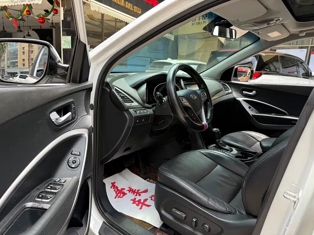 Hyundai Santa Fe 2013 2.4L AT