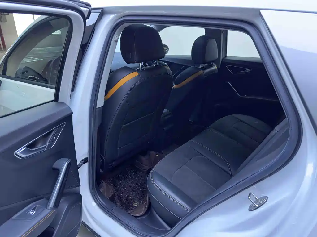 Audi Q2L e-tron — миниатюра 10