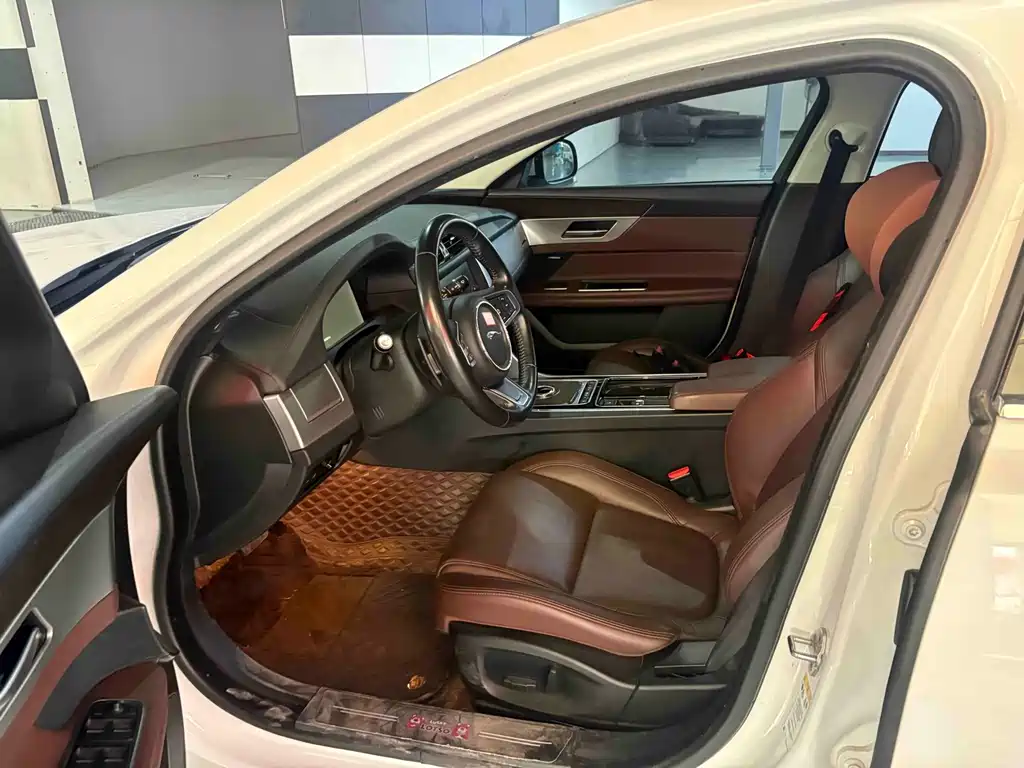 Jaguar XFL — миниатюра 4