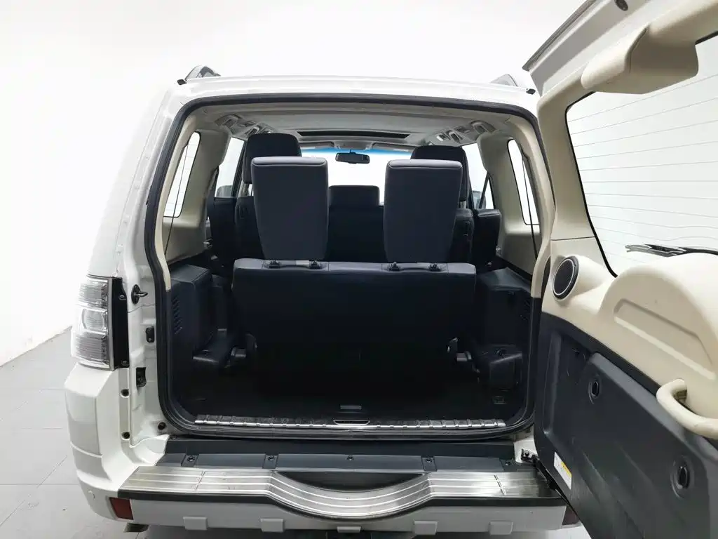 Mitsubishi Pajero (Import) — миниатюра 5