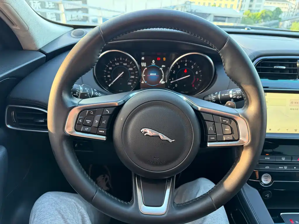 Jaguar F-PACE — миниатюра 14