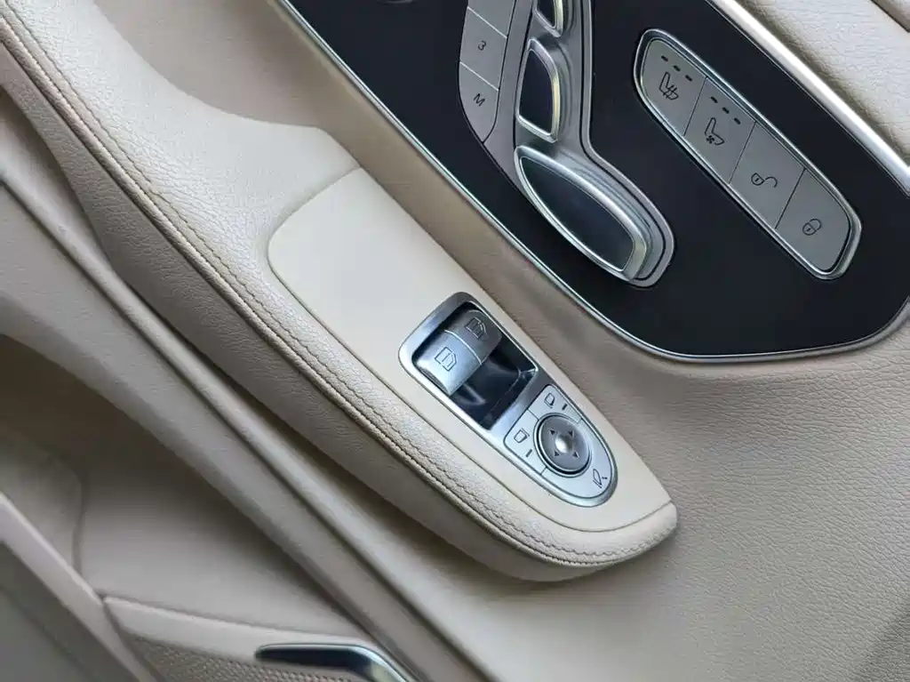 MERCEDES-BENZ V CLASS