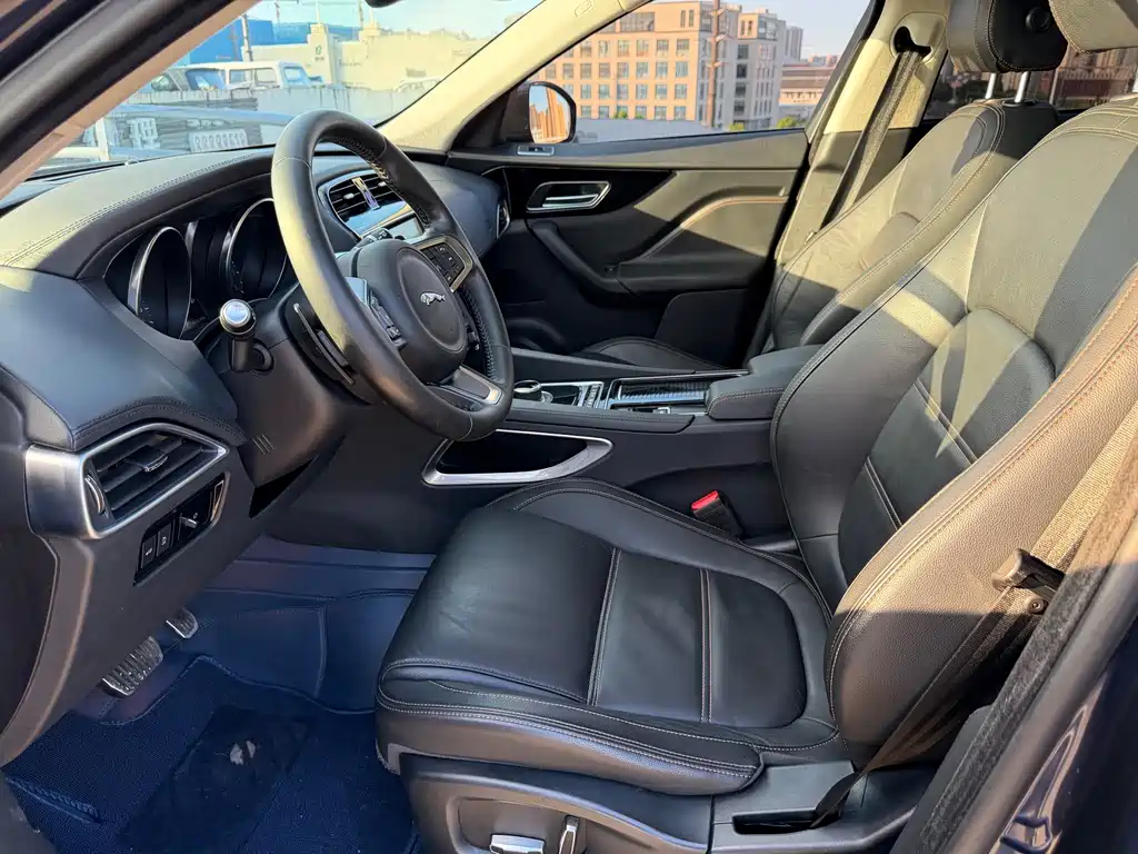 Jaguar F-PACE — миниатюра 8