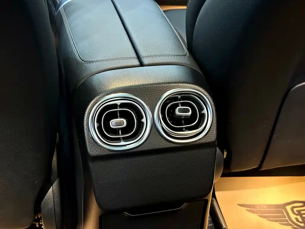 Mercedes-Benz C-Class — миниатюра 19