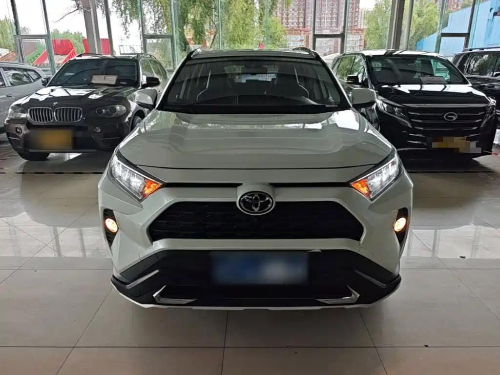 Toyota RAV4 — миниатюра 3