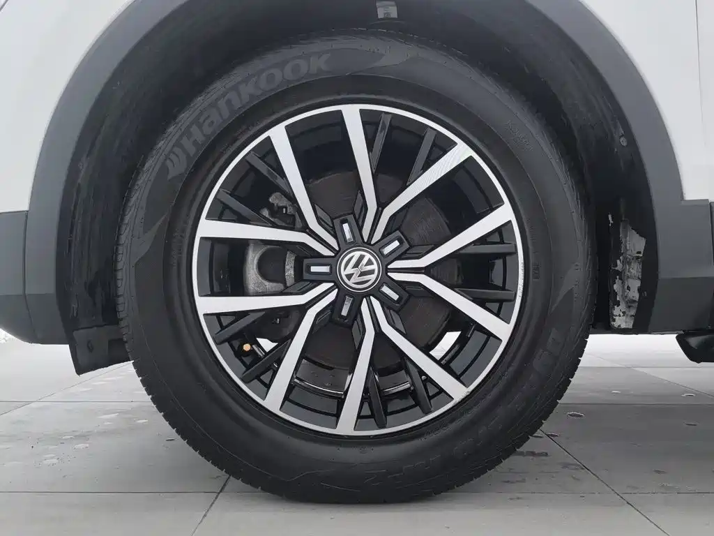 Volkswagen Tiguan L — миниатюра 17