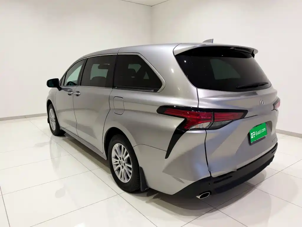 Toyota Sienna — миниатюра 4