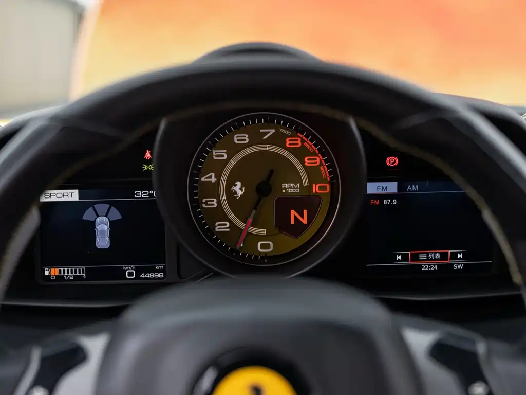 FERRARI 488