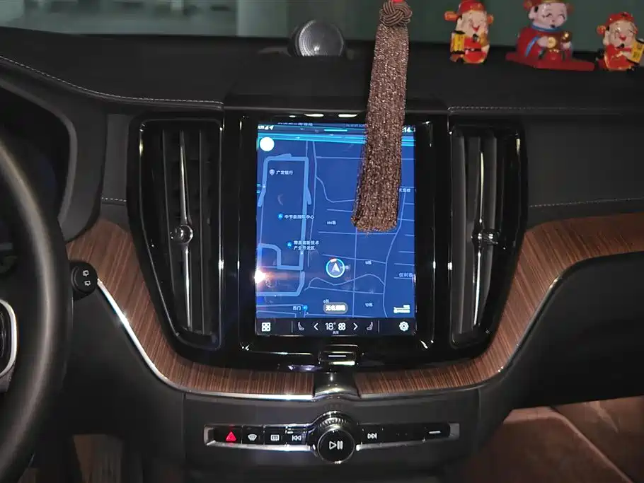 VOLVO XC60 PLUG IN HYBRID