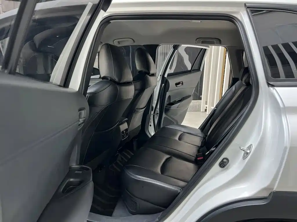 Toyota Corolla Cross — миниатюра 8