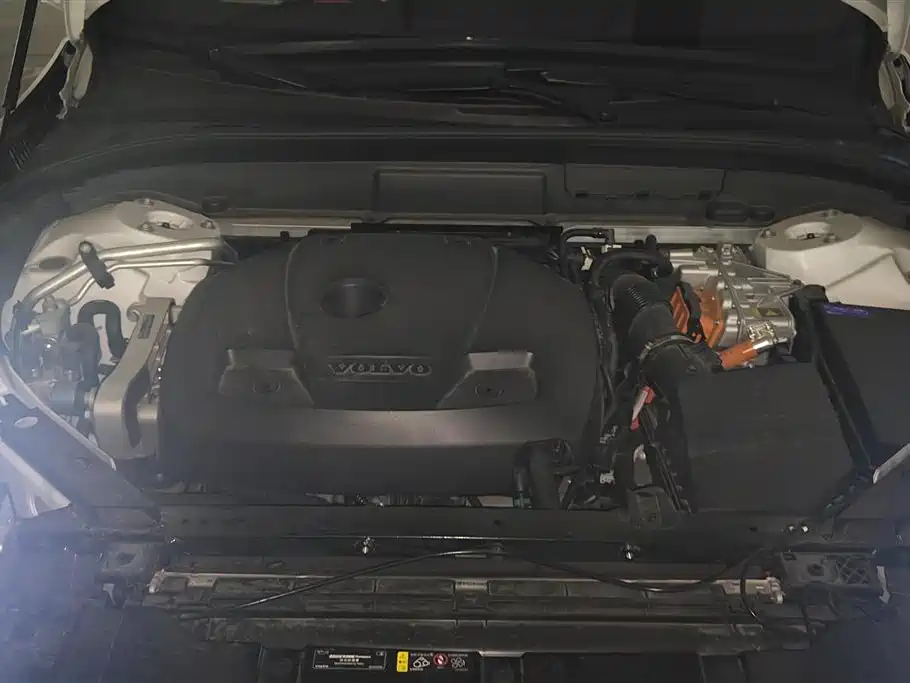 VOLVO XC60 PLUG IN HYBRID