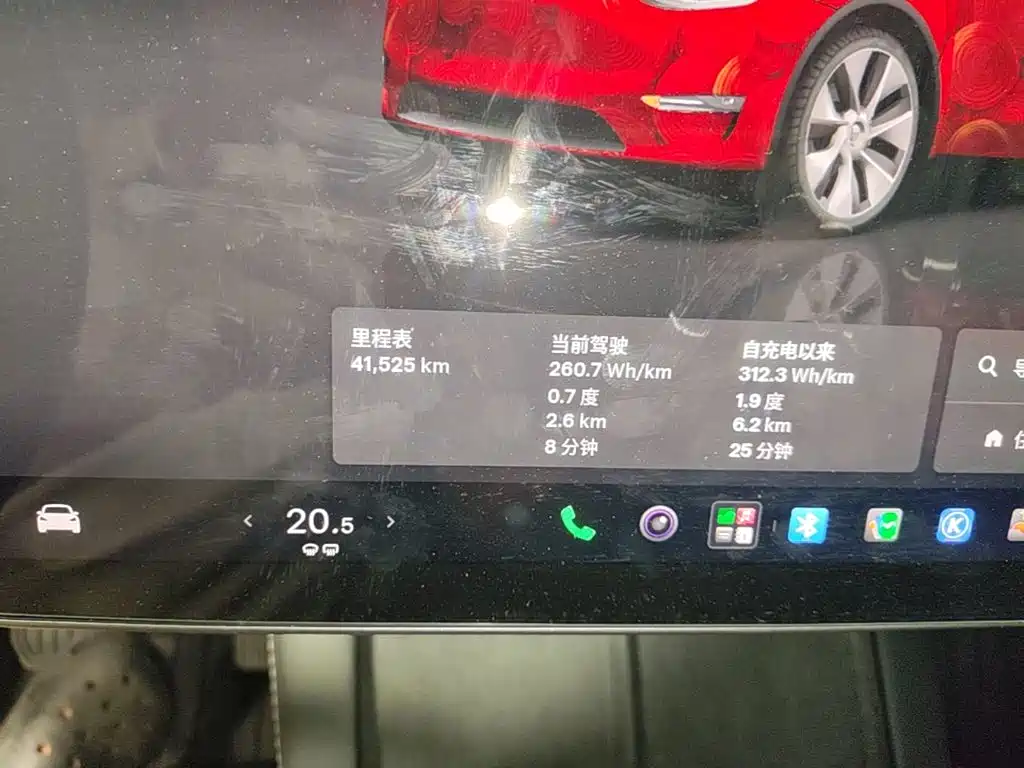Tesla Model Y — миниатюра 12