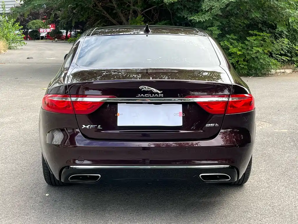 Jaguar XFL — миниатюра 5