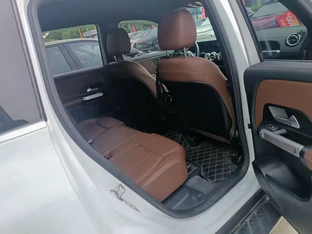 Mercedes-Benz GLB — миниатюра 12
