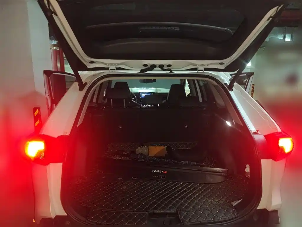 Toyota RAV4 — миниатюра 20