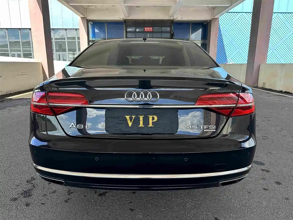 Audi A8 — миниатюра 4