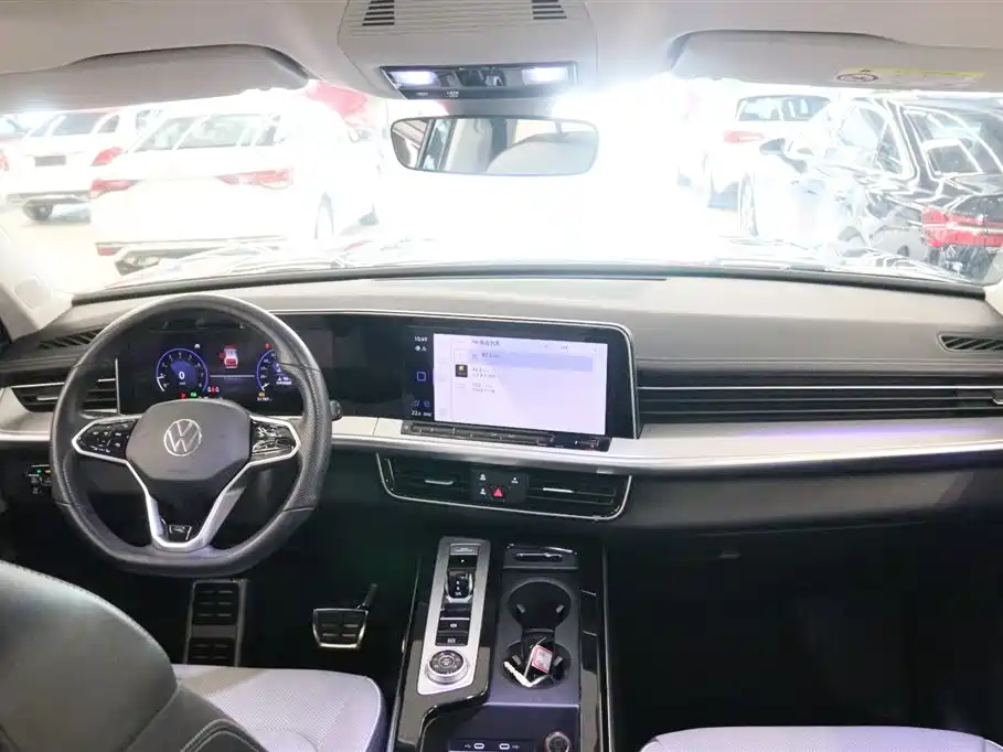 Volkswagen Tavendor 2023 380TSI R-Line