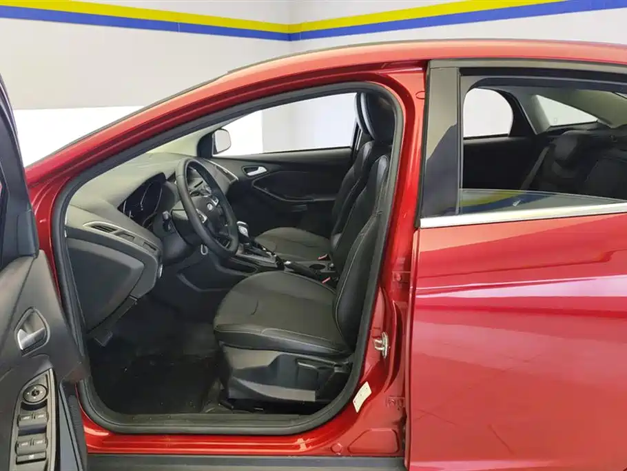 Ford Focus 2012 1.6L AT