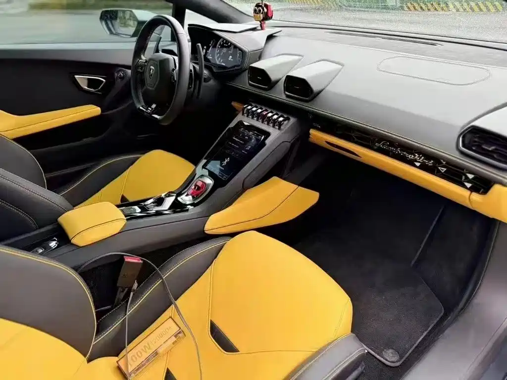 LAMBORGHINI HURACÁN