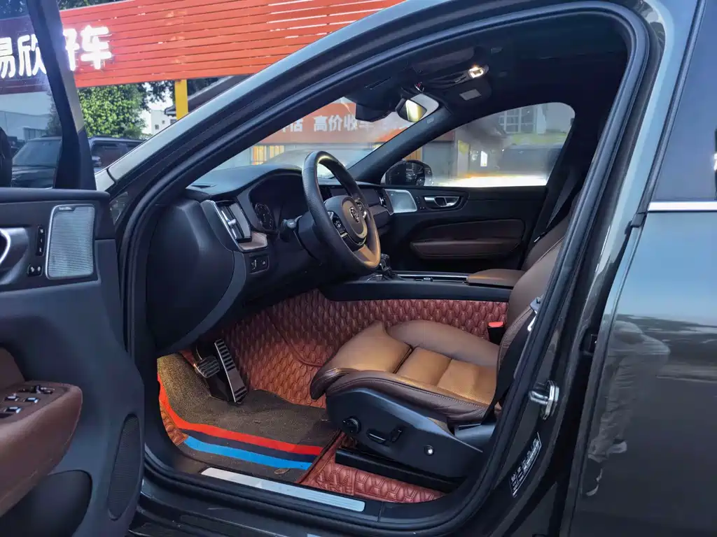 Volvo XC60 — миниатюра 5