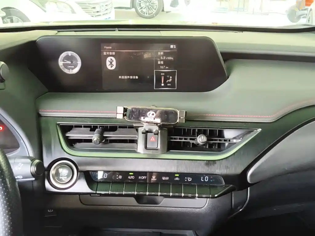 Lexus UX — миниатюра 13