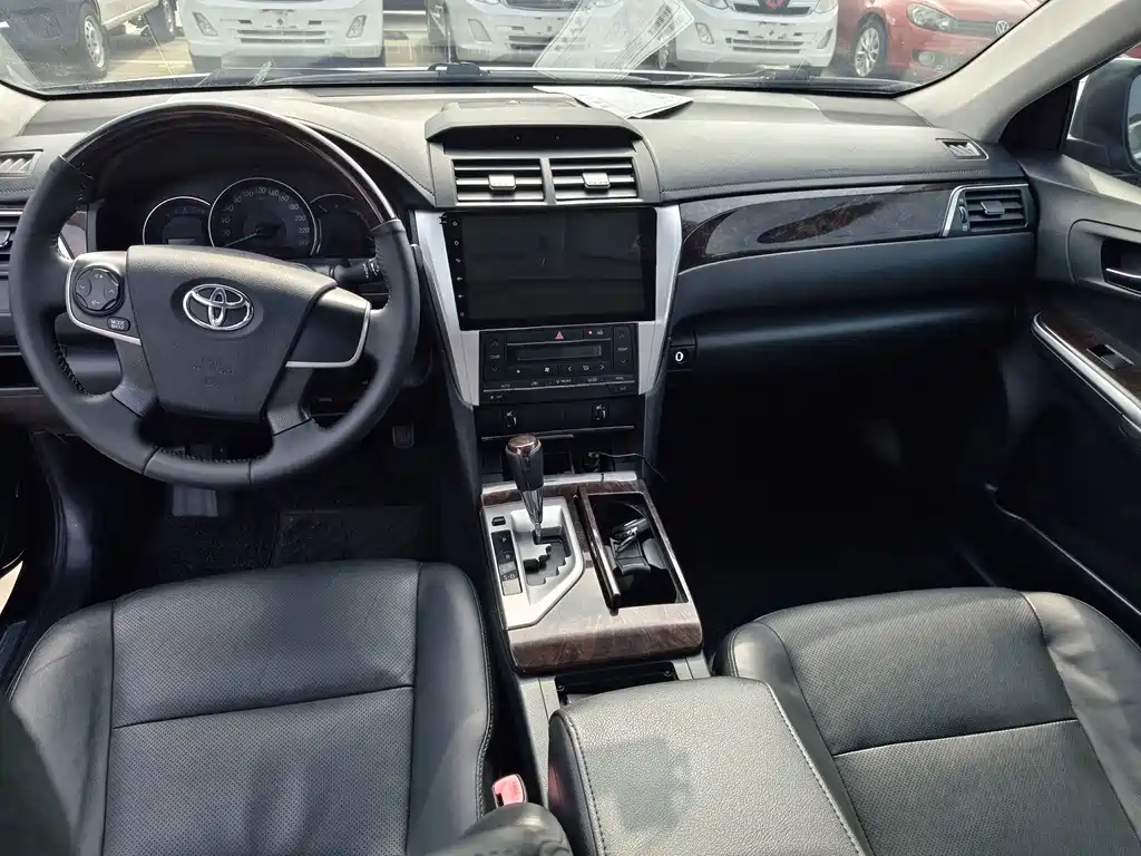 Toyota Camry — миниатюра 12