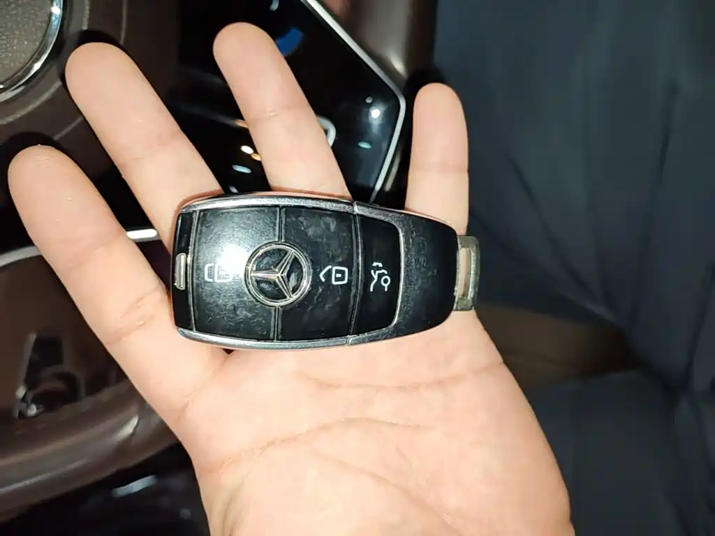 Mercedes-Benz E-Class — миниатюра 9