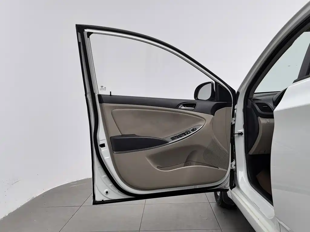 Hyundai Verna — миниатюра 8