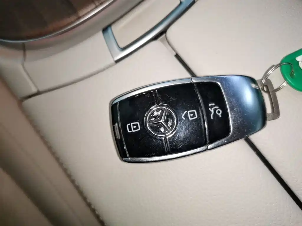 Mercedes-Benz E-Class — миниатюра 9