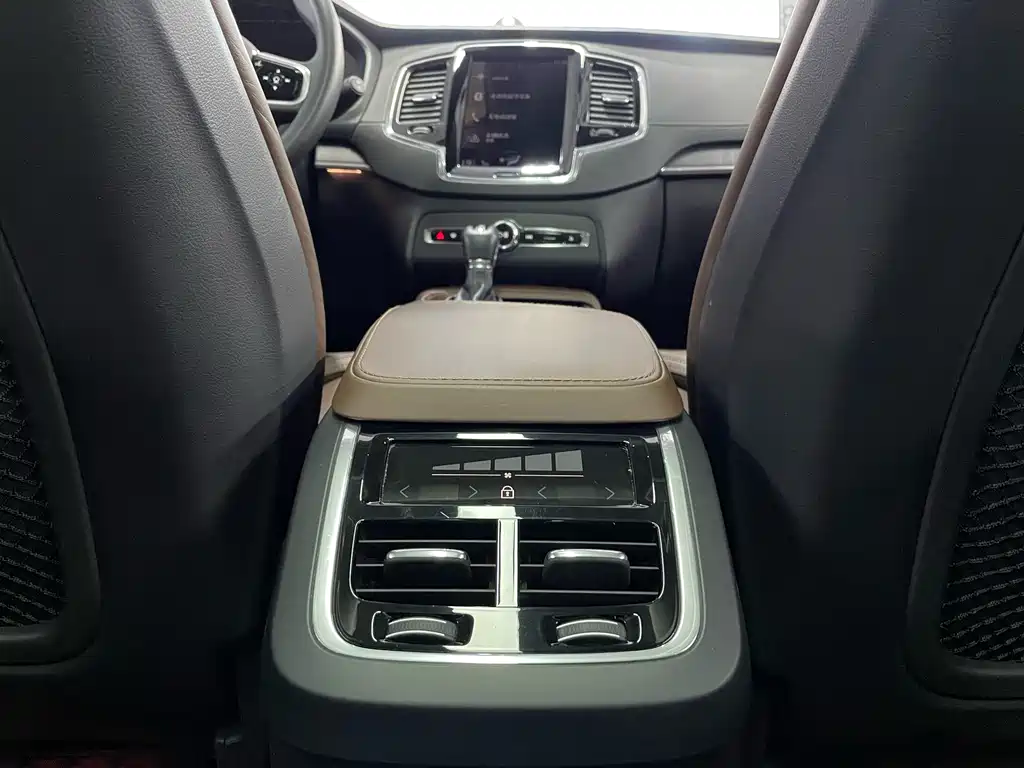Volvo XC90 — миниатюра 8