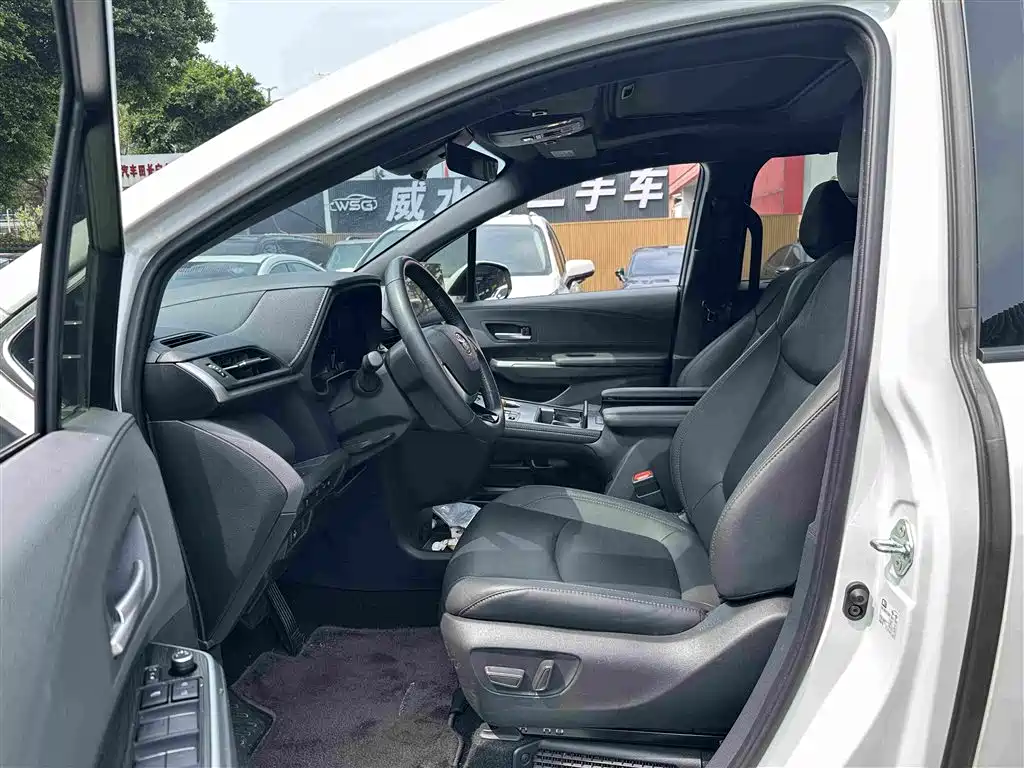 Toyota Sienna — миниатюра 9