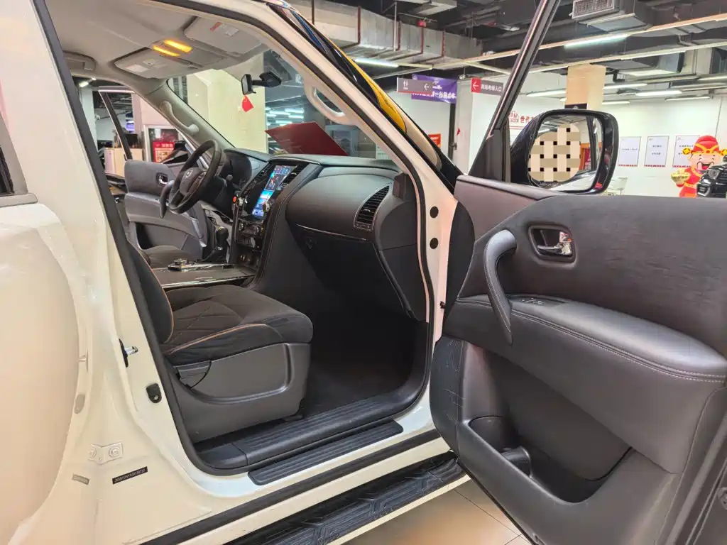 Nissan Patrol — миниатюра 9