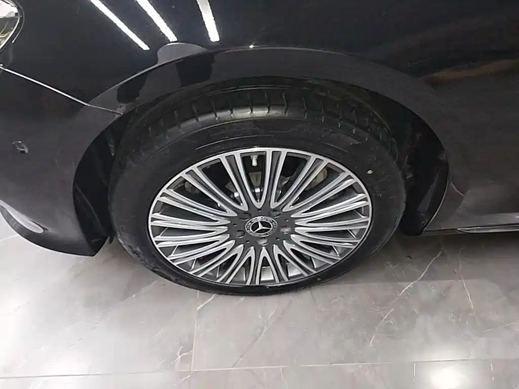 Mercedes-Benz E-Class — миниатюра 23