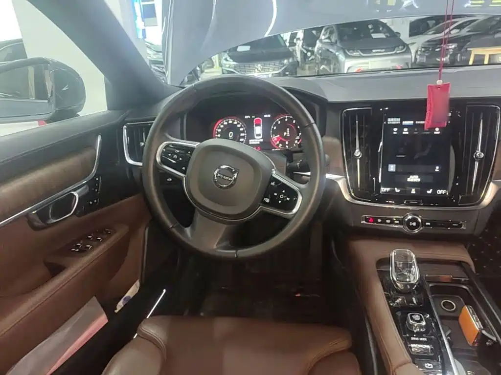 Volvo S90 — миниатюра 11