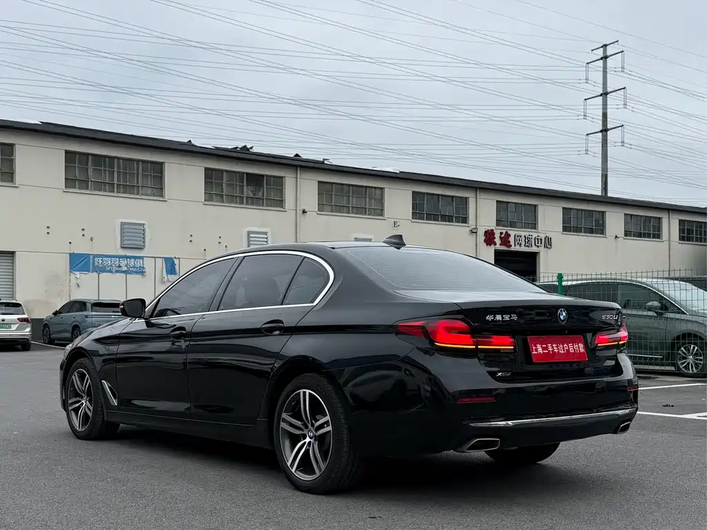 BMW 5 Series — миниатюра 7