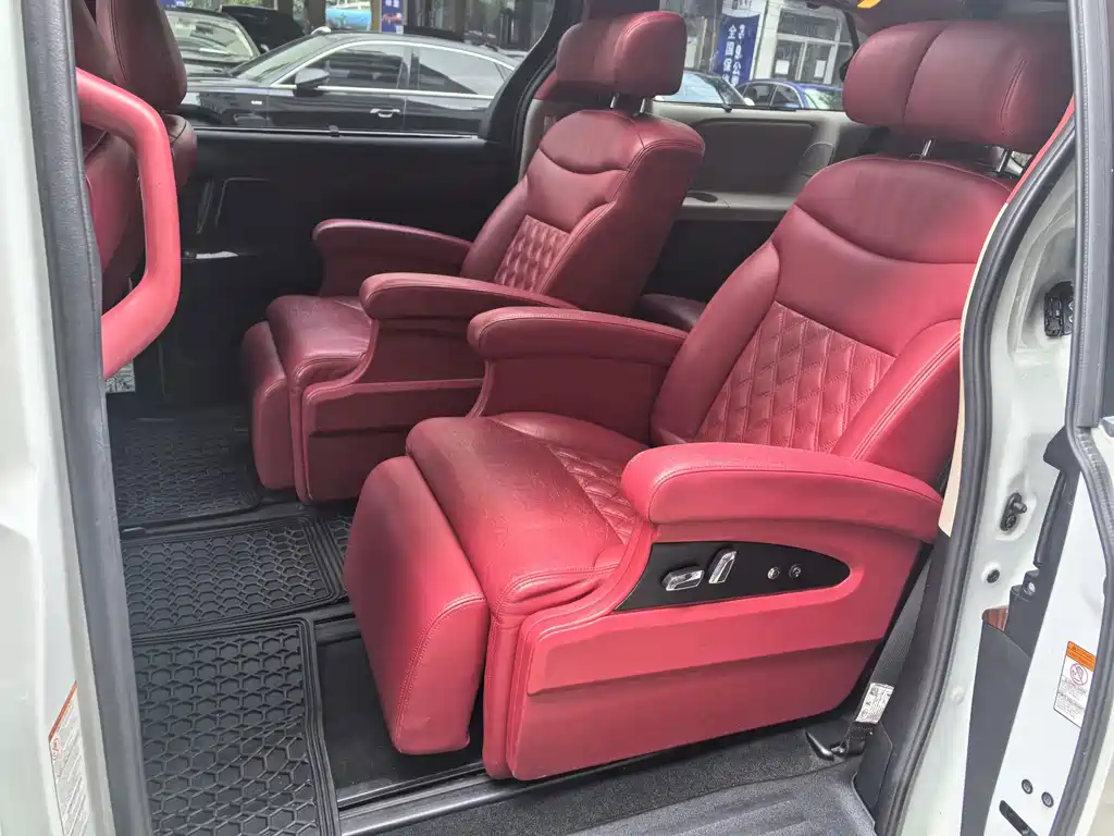 Toyota Sienna — миниатюра 9