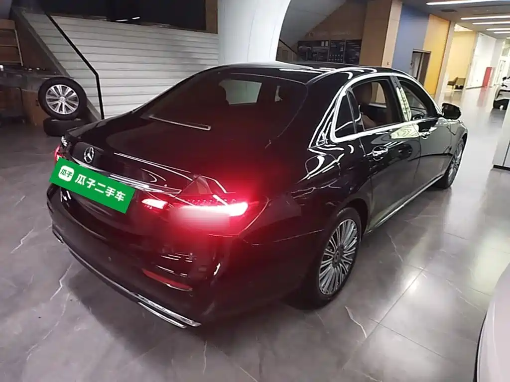 Mercedes-Benz E-Class — миниатюра 7
