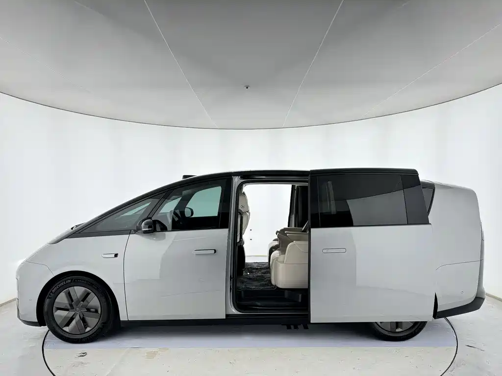 Li Auto MEGA 2024 Ultra