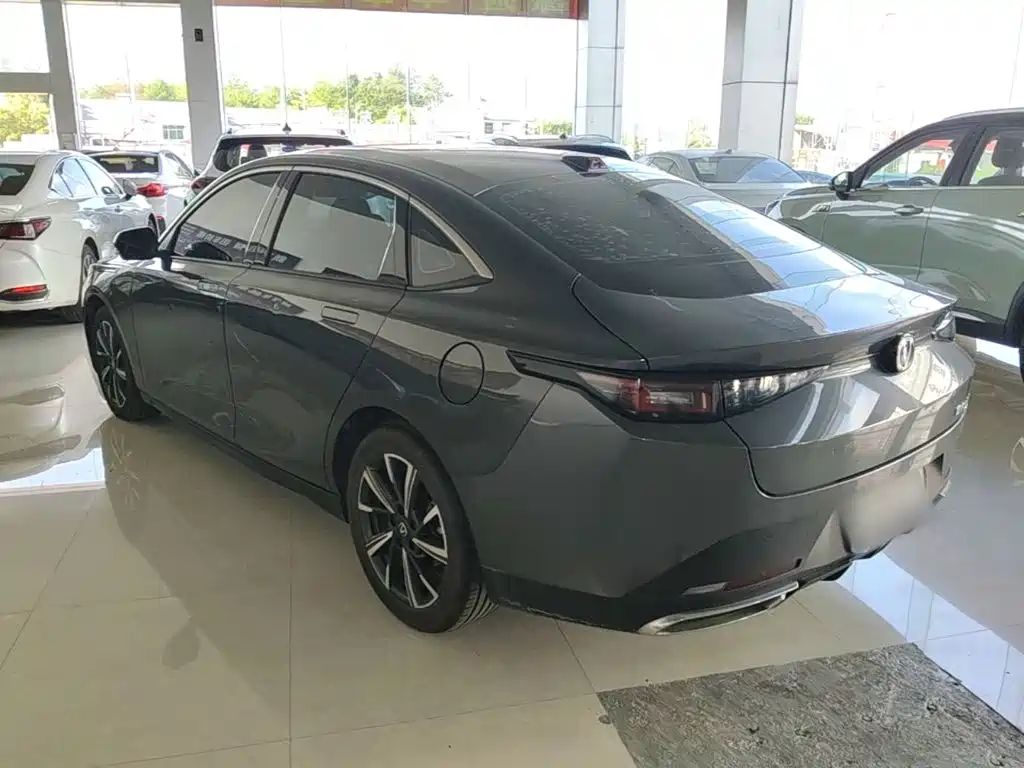 Changan Yida — миниатюра 5