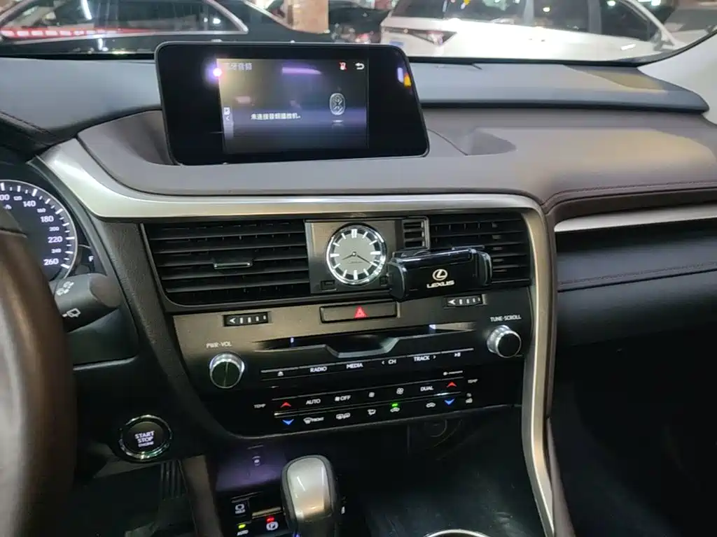 Lexus RX — миниатюра 13